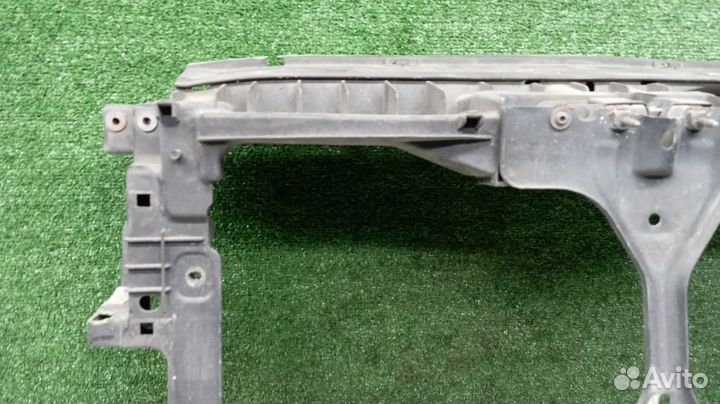 Рамка радиатора Volkswagen Tiguan