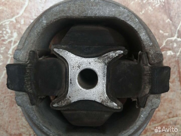 Подушка кпп на volkswagen polo