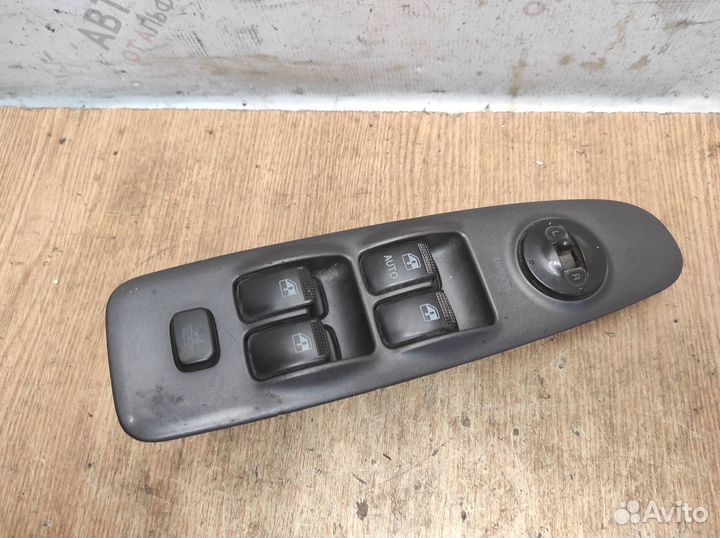 Блок управления стеклоподъемниками Hyundai Elant