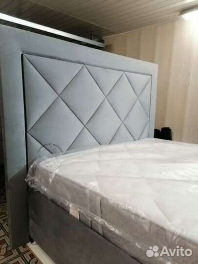 Кровать двухспальная с подьемным механизмом