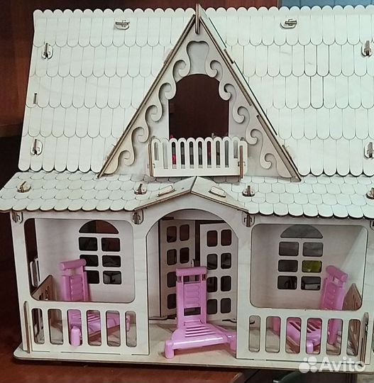 Кукольный домик с мебелью