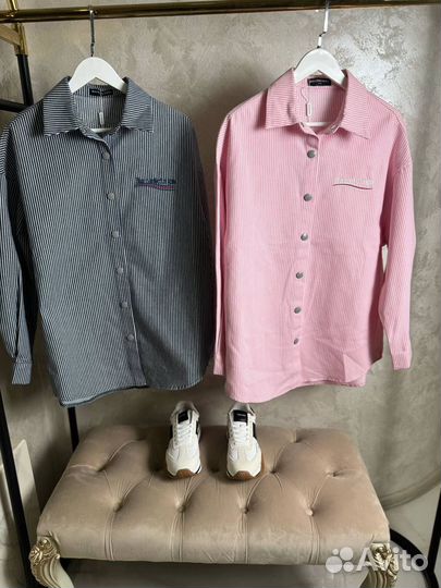 Рубашка и джинсы