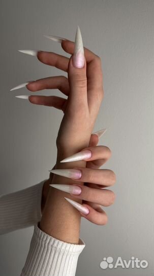 Модель на наращивание ногтей