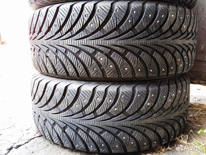 Sava Eskimo Stud 215/55 R17