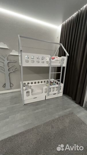 Двухъярусная кровать домик