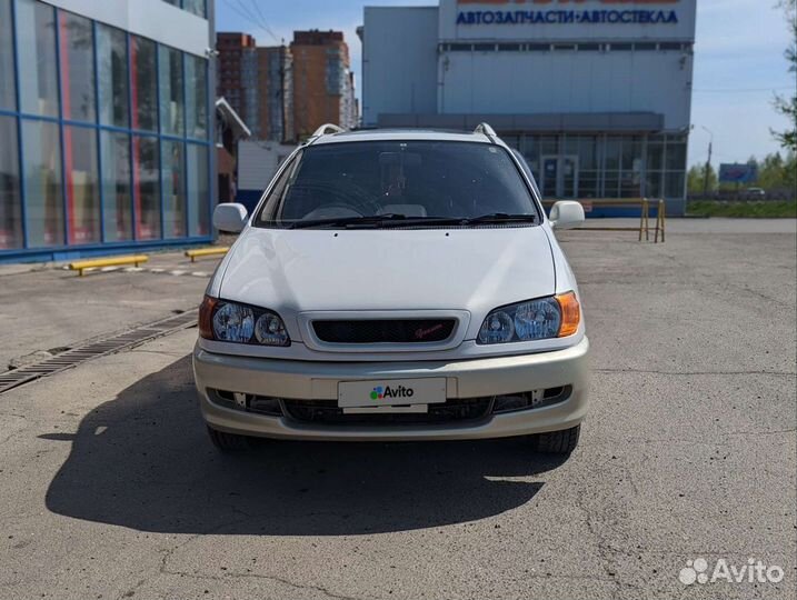 Toyota Ipsum 2.0 AT, 1999, 200 000 км