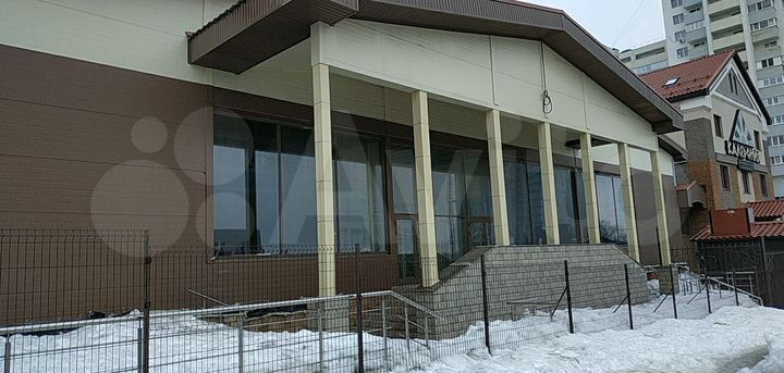 Первая линия под шоу-рум на Дыбенко