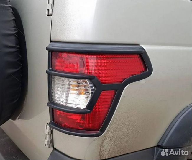 Накладки задних фонарей УАЗ Патриот (2шт) с 2015г