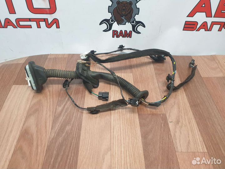 Проводка передней левой двери Renault Sandero