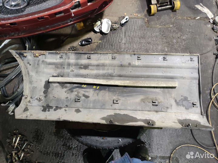 Накладка кузова левая Starex 2000-2004