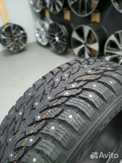 Nokian Tyres Hakkapeliitta 9 275/45 R20 110T