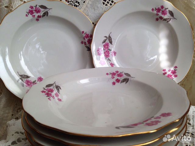 Тарелки фарфоровые