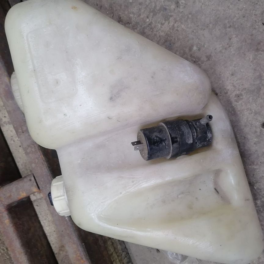 yu。 крышка бочка омывателя - Кузов: купить запчасти ⚙ во всех