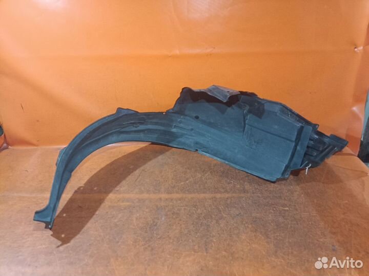 Подкрылок Subaru Legacy wagon BP5 передний левый