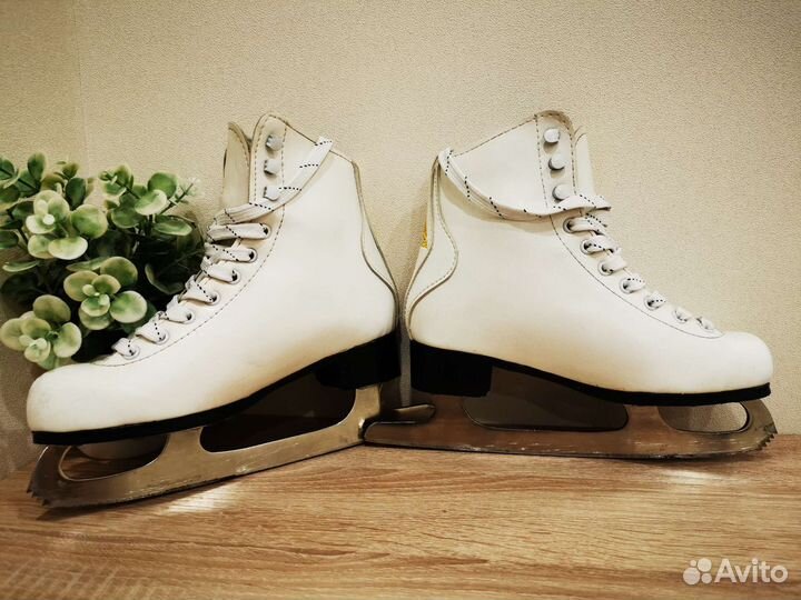 Коньки фигурные р. 35-36