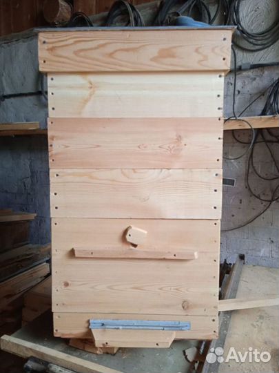 Пчелы и улья