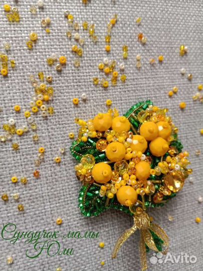 Брошь мимоза