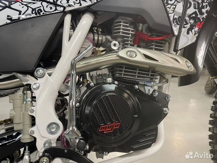 Мотоцикл BSE Z10L Graffiti White (030)