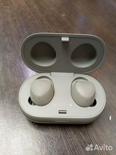 Беспроводные наушники samsung SM-R140