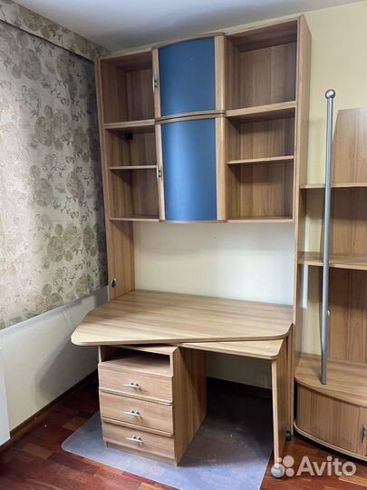 Письменный стол с полками