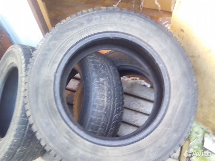Dunlop SP Winter Ice 01 2.25/60 R16