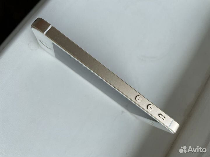 Телефон iPhone 5 se