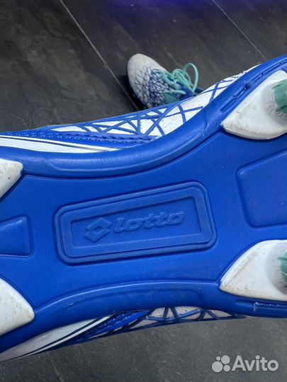 Футбольные бутсы lotto