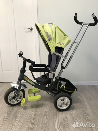 Детский трехколесный велосипед с ручкой