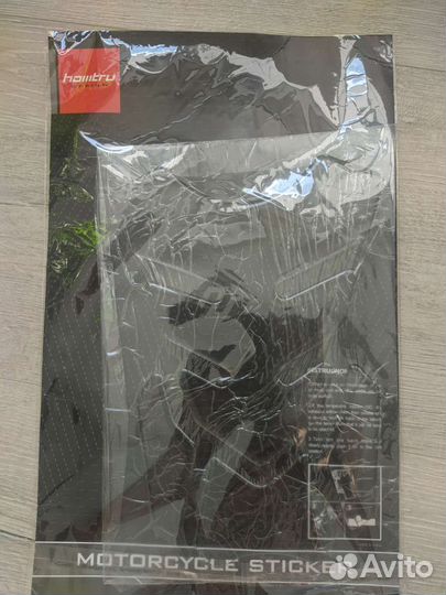 Наклейка защитная на бак мотоцикла универсальная