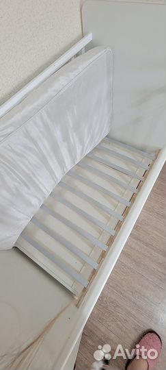 Детская кроватка с маятником и ящиком