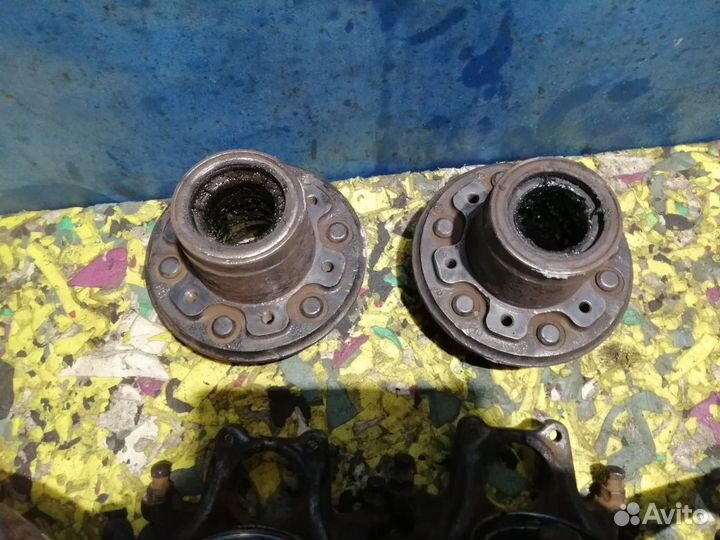 Кулак поворотный передний Toyota Hilux Surf 130