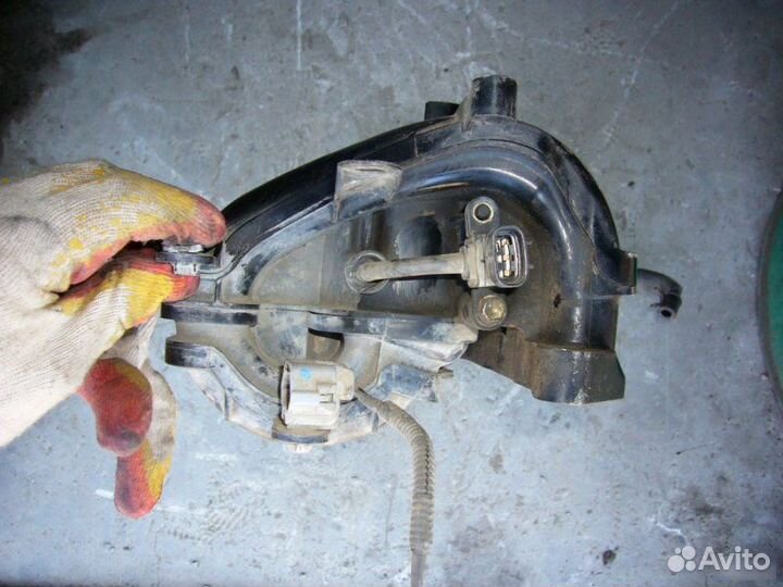 Коллектор впускной Toyota Corolla E150 1nrfe 2011