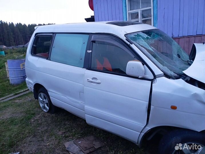 Toyota Town Ace Noah 2.0 AT, 1999, битый, 190 000 км