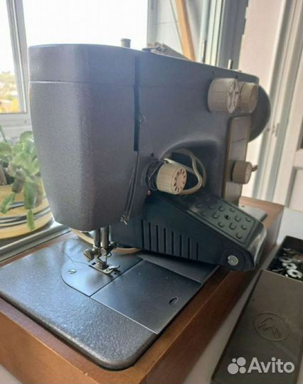 Швейная машина Чайка 132м
