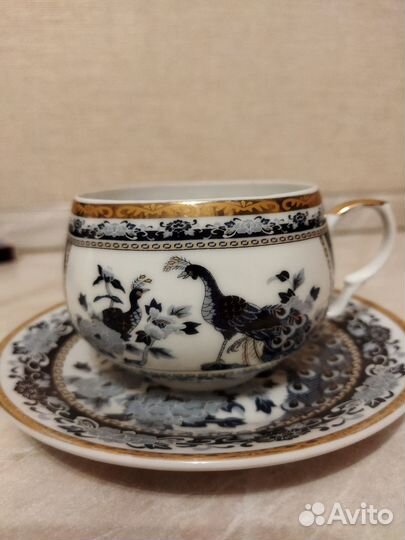 Фарфоровая чашка с блюдцем