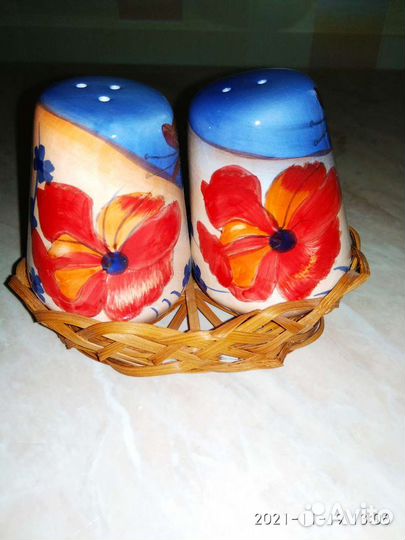 Солонки под соль и перец