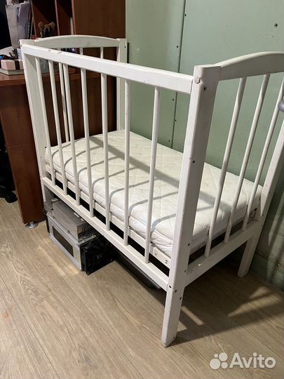 Детская кроватка с матрасом