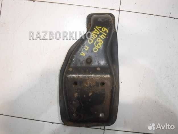 Кронштейн переднего амортизатора