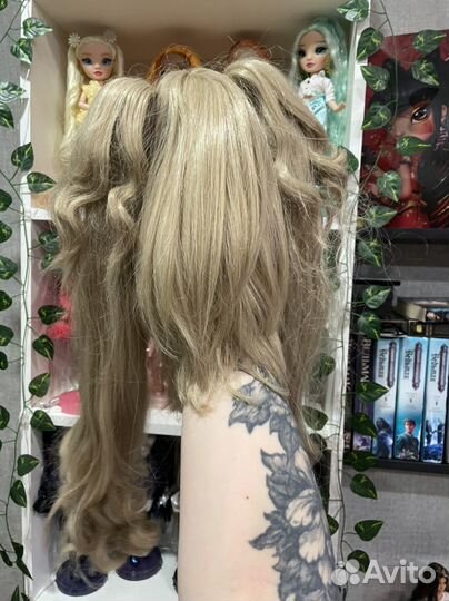 Парик с шиньонами