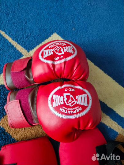 Перчатки и защита голени для единоборств