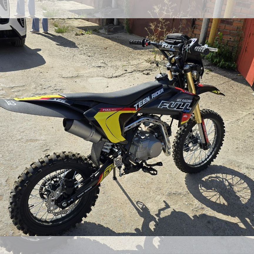 Ер адамның көйлегіндегі порно