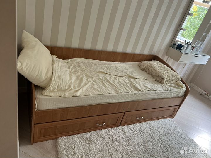 Кровать