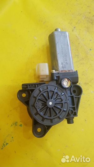 Моторчик стеклоподъёмника задний левый