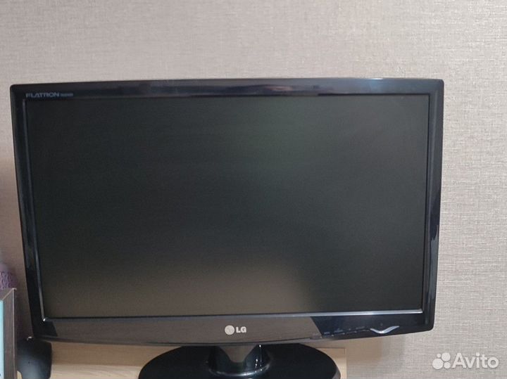 Монитор LG flatron w2243s