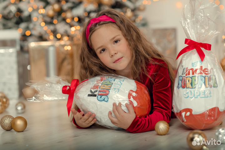 Огромный киндер сюрприз