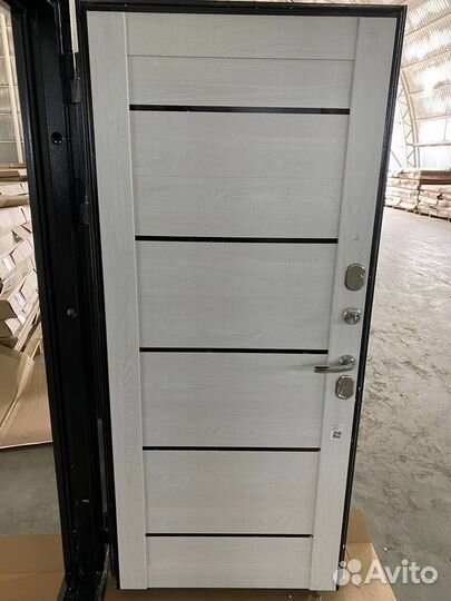 Входная металлическая дверь 