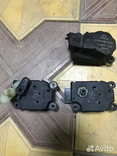 Моторчик заслонки печки Мерседес c-class w203