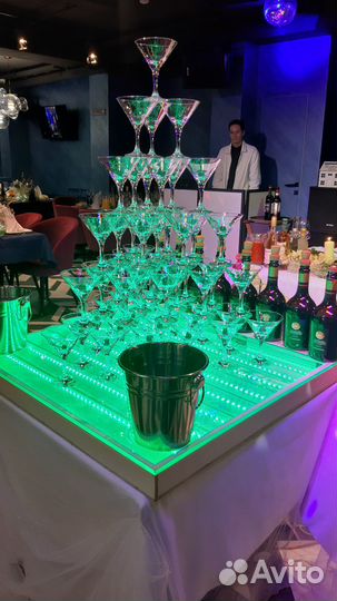 Пирамида бокалов, Горка шампанского