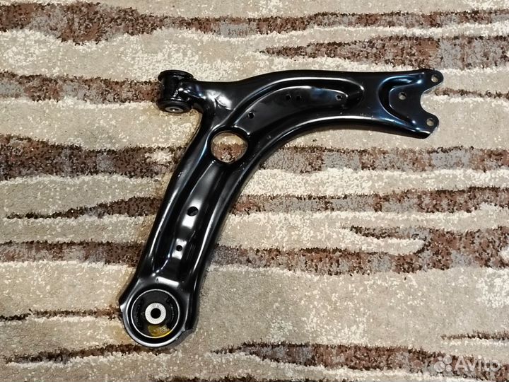 Новый передний правый рычаг Skoda Kodiaq оригинал