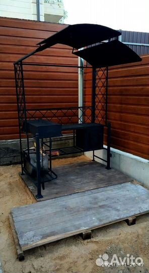 Мангал с крышей